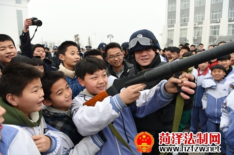 警营开放进校园1.JPG